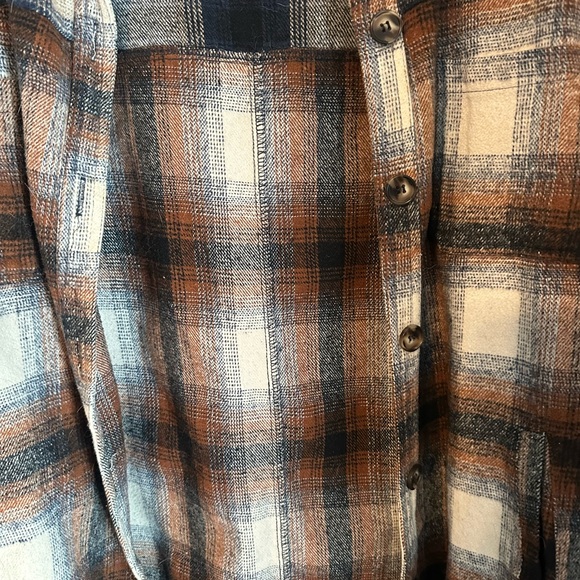 Plaid Button-Up Shacket oversized - Picture 2 of 5